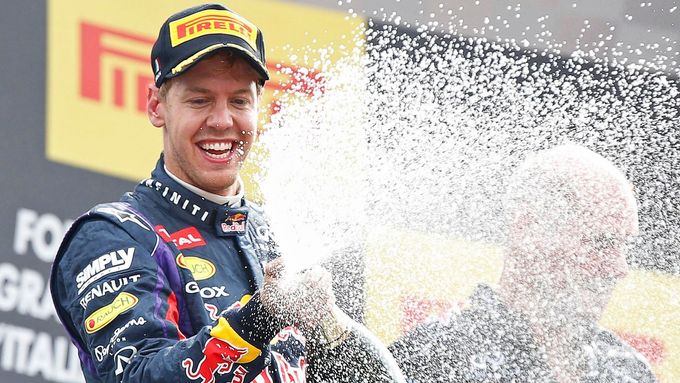Sebastian Vettel si oslavy vítězství v Monze užil.
