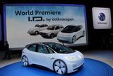 Volkswagen odtajnil svou představu auta pro masy v budoucnosti. Vůz vzniklý na základě studie I.D. by měl podle něj být stejnou ikonovou jako Brouk nebo Golf. Půjde o elektromobil, který se předástaví v sériové podobě v roce 2020.