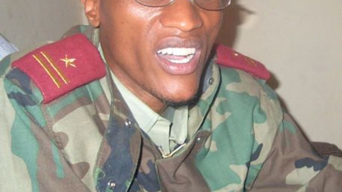 Laurent Nkunda, bývalý armádní generál a vůdce hlavní skupiny tutsijských vzbouřenců. Má k dispozici pravděpodobně několik tisíc vojáků