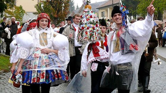 Mařacké hodové veselí. Tradice pod pláštěnkami