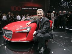 Ani Audi nezůstalo pozadu v současném trendu elektromobilů a představilo studii sportovního vozu e-tron.