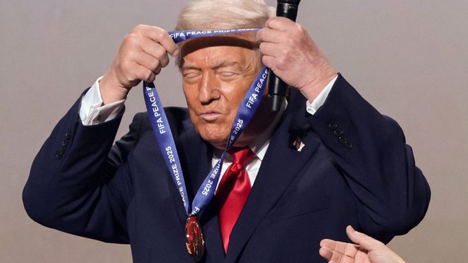 Americký prezident Donald Trump s Cenou míru FIFA