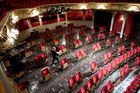 Od 8. června mohou divadla či kina hrát pro 500 lidí bez rozestupů v hledišti