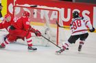 Andrew Mangiapane dává kanadský vítězný gól ve čtvrtfinále Rusko - Kanada na MS 2021