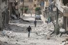 V syrském Aleppu se rozhořela jedna z nejtvrdších bitev, za den zemřely desítky lidí