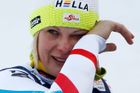 Světový šampionát ve sjezdovém lyžování, to jsou především emoce. dokazuje to i tento snímek plačící Nicole Hospové, která v superkombinaci získala pro pořádající Rakousko první medaili. Bronzovou.