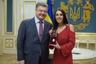Ukrajinu podpořil celý svět, řekl Porošenko. Jamale za Eurovizi udělil titul národní umělkyně