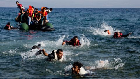 Příroda ztěžuje migrantům plavbu. Vody moře jsou chladnější a bouřlivější