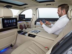 Pohoda na zadních sedadlech v prodloužené verzi a s paketem Executive Lounge.