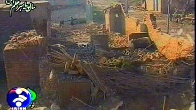 Íránskou provincii Lúrestán dnes v noci postihlo silné zemětřesení. Zahynuly desítky lidí.