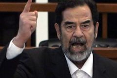 Opěvování Saddáma stálo místo iráckého úředníka