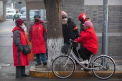 Nakažených rychle přibývá, čínské úřady kvůli novému viru prodloužily novoroční volno