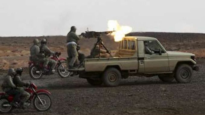 Íránská armáda v únoru nacvičovala obranu v poušti jižně od Teheránu.