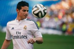 VIDEO Madrid šílí: James poprvé trénoval v dresu Realu