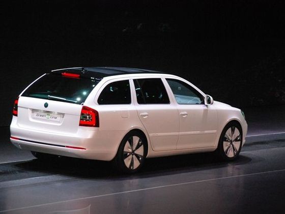 Živě z Paříže Autosalon Paříž, noc před otevřením