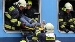 Cvičení Vlak 2018 - havárie vlaku, výbuch, zranění, vyprošťování a záchrana cestujících