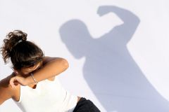 Nová statistika: Každá desátá dívka zažila sexuální napadení