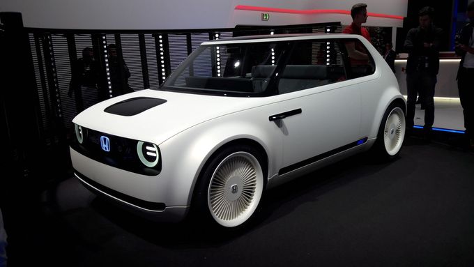 Honda Urban EV se představila opravdu až na frankfurtském autosalonu. Má retro tvary a elektrický pohon.