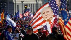 Podporovatelé Donalda Trumpa protestují ve Washingtonu proti výsledkům voleb.