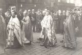Otec Čikl (vlevo) při svěcení chrámu sv. Cyrila a Metoděje v Praze, 1935.