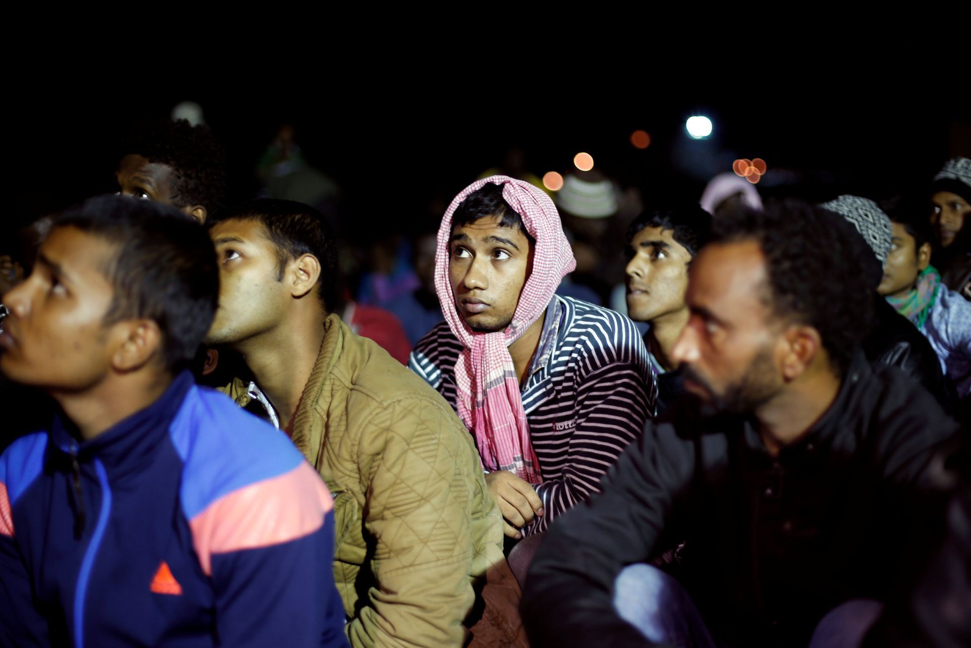Migranti zachránění u břehů Libye.