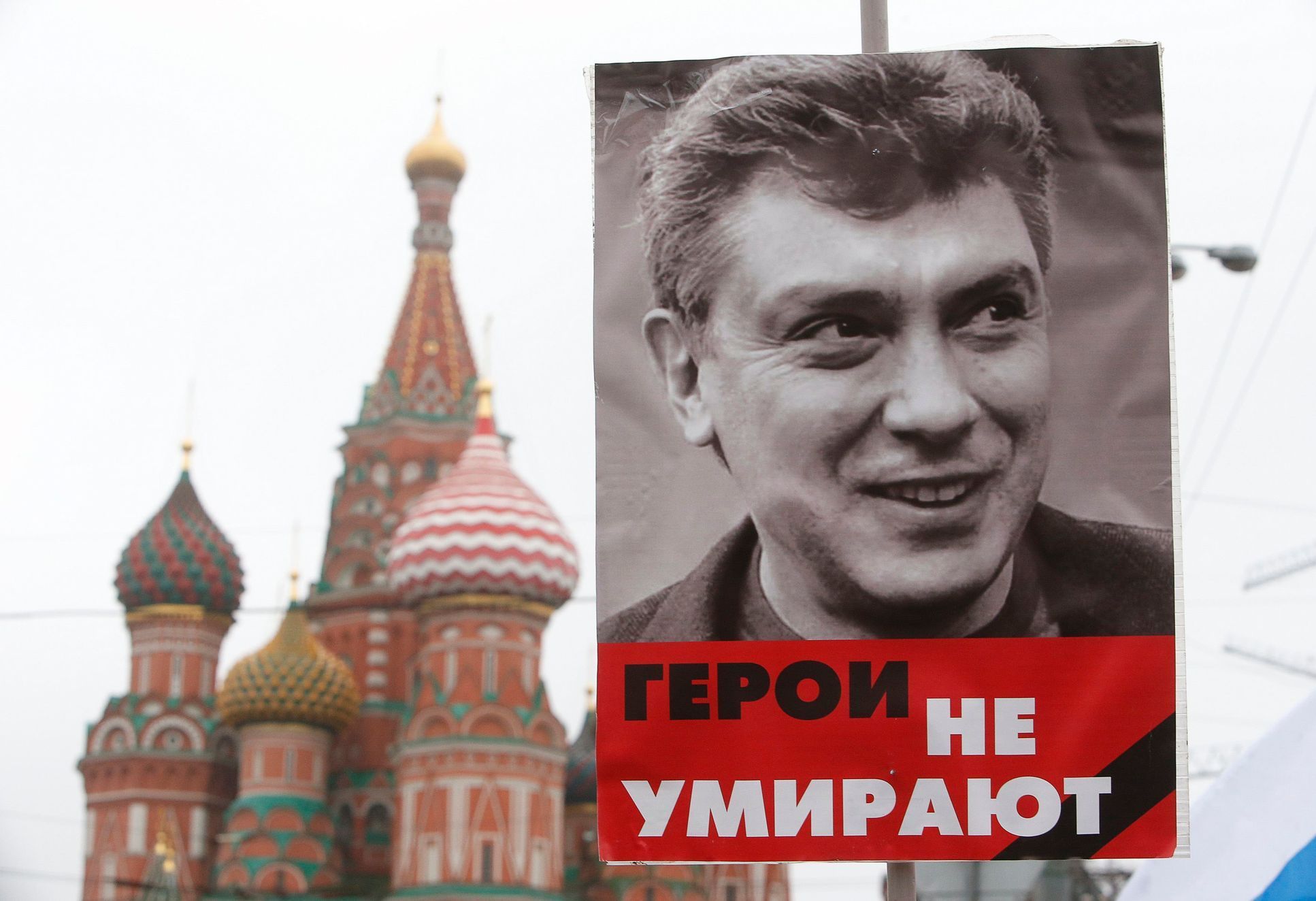 Pochod v Moskvě. "Hrdinové neumírají"