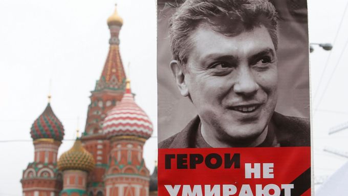 Transparent s fotkou Borise Němcova.
