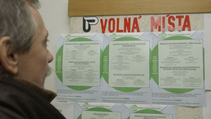 Nezaměstnaných v Česku stále přibývá.