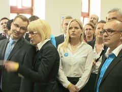 Taková to byla sláva... VV očekávají výsledky voleb do sněmovny v roce 2010.