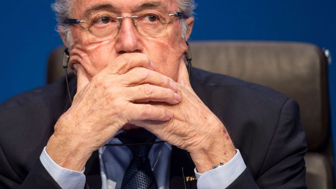 Joseph Blatter se nehodlá smířit s koncem v pozici šéfa světového fotbalu.