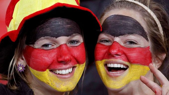 Radost mají Němci nejen z nedávného fotbalového šampionátu, ale také z toho, jak jejich země uniká z recese