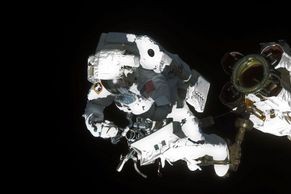 Obrazem: vesmírný svět na ISS, astronauti z Atlantisu v kosmu