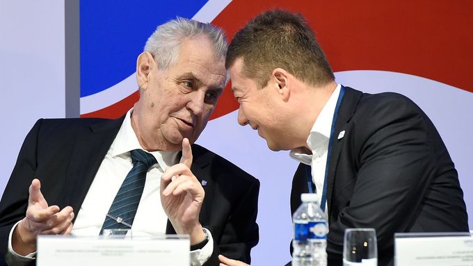 Miloš Zeman s Tomiem Okamurou na konferenci SPD.