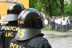 Protest v Ústí: Kolem romských ubytoven prošlo 70 lidí