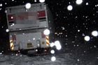 Vítr, sníh a srážky komplikují dopravu v Česku. Silnici na Vysočině zatarasil kamion