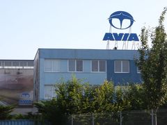 Administrativní budova a jedna výrobní hala, to je dnes vlastně celá Avia.