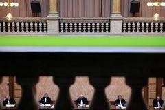 Přehledně: Ústavní soud už je "Zemanův", skoro všechny soudce jmenoval on