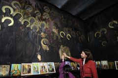 Velikonoční zázrak? Ikony chrámu ve Skopje se rozzářily