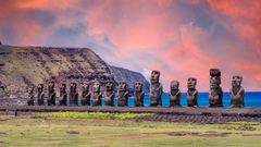 Velikonoční ostrov moai sochy