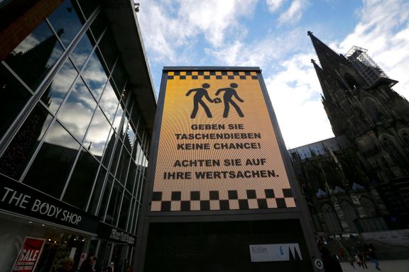Plakát, který v Kolíně nad Rýnem varuje před zloději.