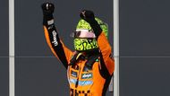 Vítězný Lando Norris z McLarenu v cíli VC Maďarská formule 1 2025