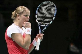 Belgická tenistka Kim Clijstersová se raduje ve finálovém zápase turnaje v Hasseltu proti Estonce Kaie Kanepiové.