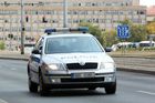 Dva lupiči přepadli banku v Praze-Strašnicích, odnesli si několik tisíc