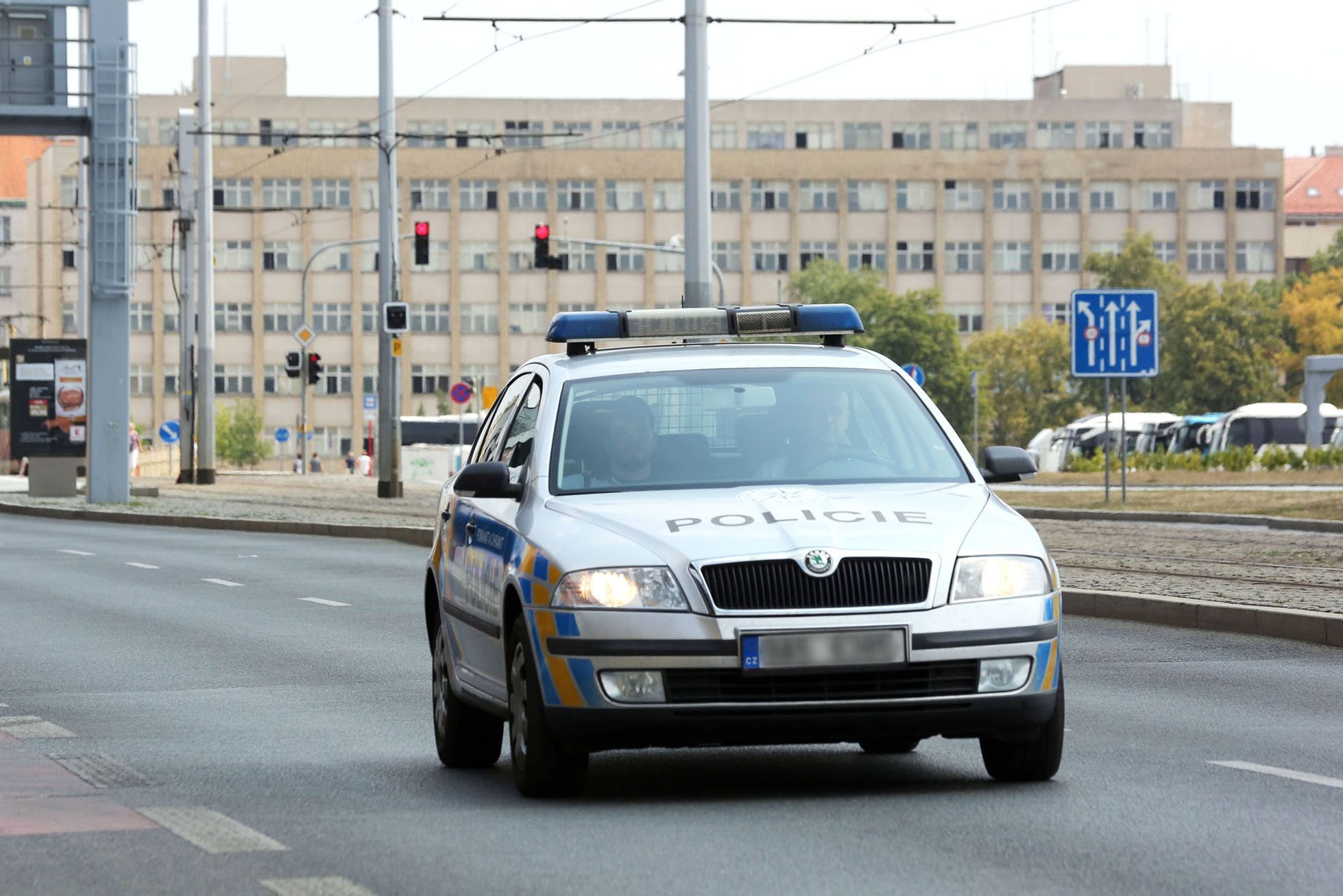 Policie ČR / Státní policie / Policejní auto / Policisté / Policejní hlídka / Ilustrační foto / Praha / Léto / 2018 / 1