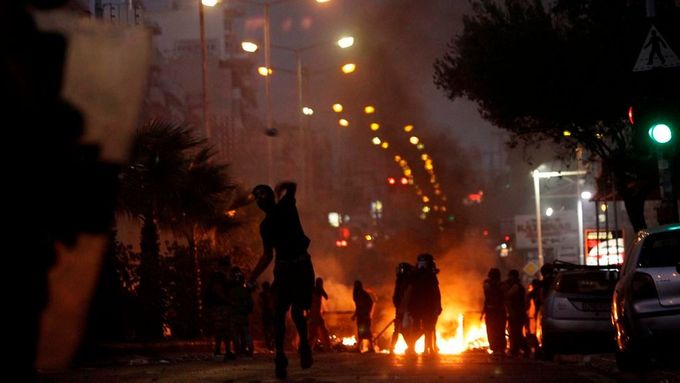 Atény jsou často dějištěm násilných demonstrací a útoků.