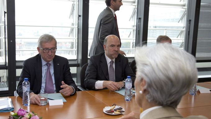 Ředitelka MMF Christine Lagardeová při jednání s předsedou Evropské komise Junckerem.