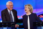 Třetí televizní debata demokratů Clintonovou neohrozila. Sanders se omluvil za průnik do jejích dat