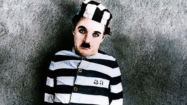 Neřekneš ani slovo, a přesto ti svět rozumí. Před 135 lety se narodil Charlie Chaplin