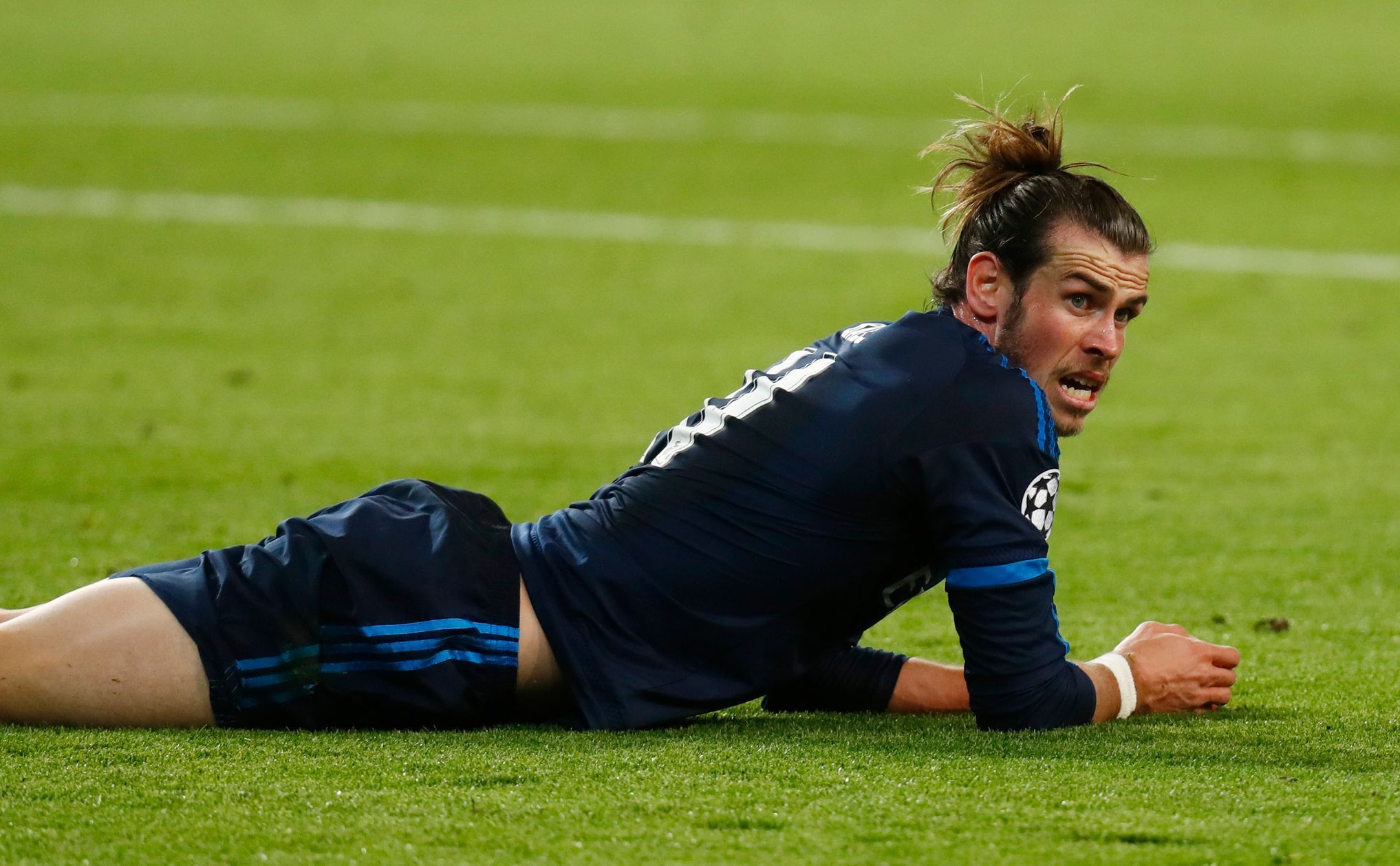 Gareth Bale v duelu s Wolsburgem ve čtvrtfinále Ligy mistrů 2016