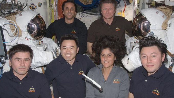 Foto: Kosmonauti se po měsících ve vesmíru vrátili z ISS domů